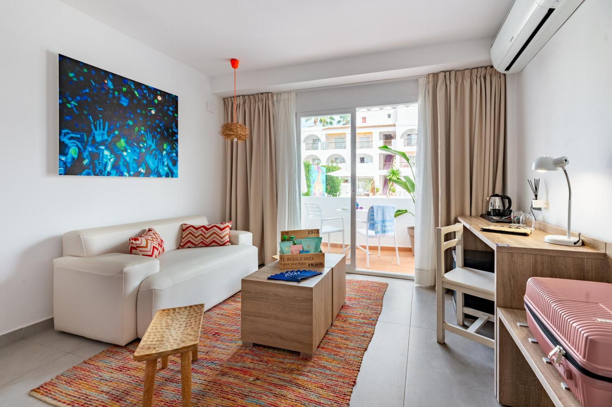 Hotel Vibra Bossa Flow - Adults Only Playa d'en Bossa Exterior photo