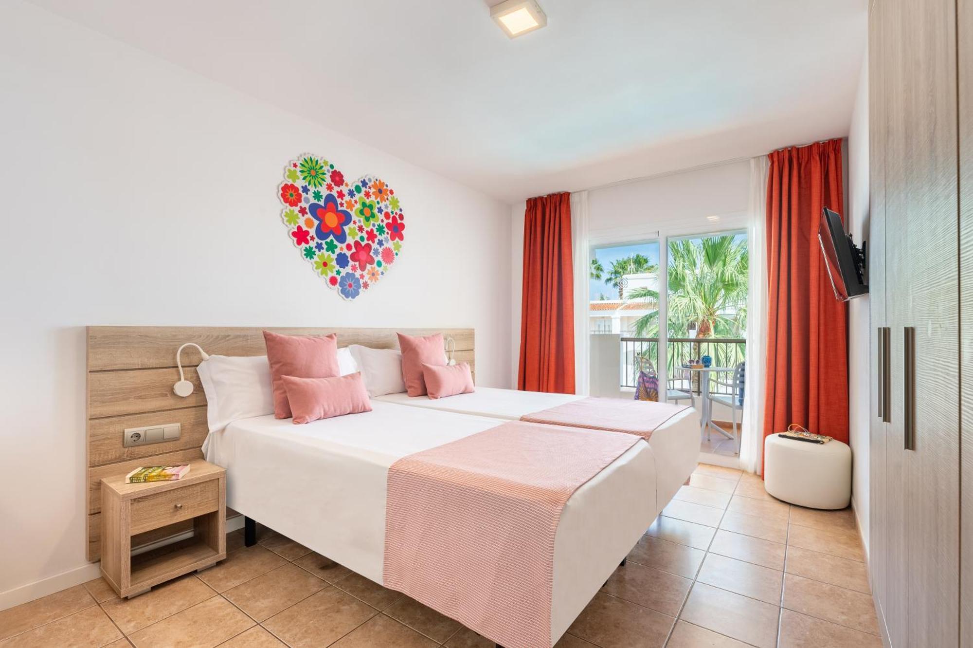 Hotel Vibra Bossa Flow - Adults Only Playa d'en Bossa Exterior photo