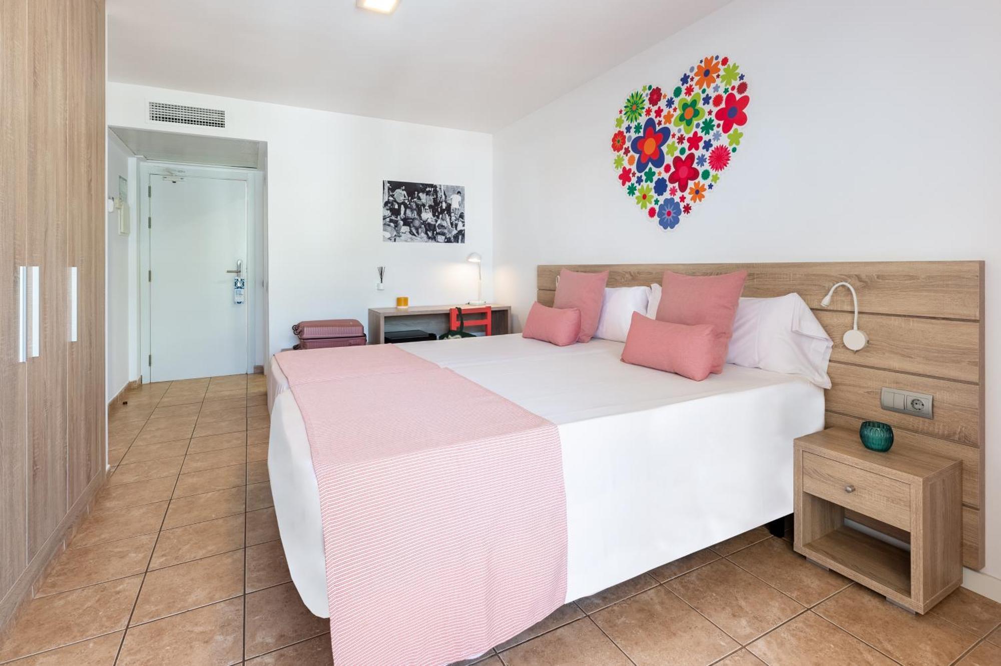 Hotel Vibra Bossa Flow - Adults Only Playa d'en Bossa Exterior photo