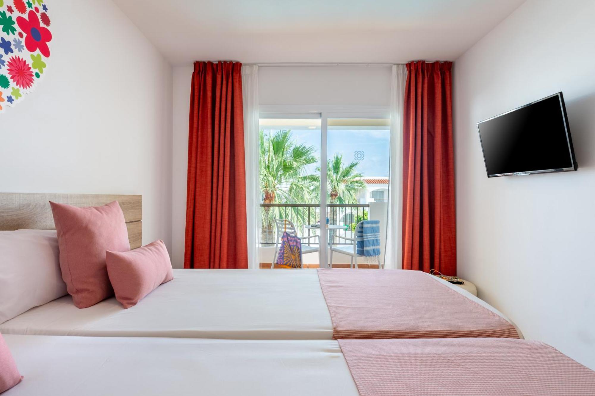 Hotel Vibra Bossa Flow - Adults Only Playa d'en Bossa Exterior photo
